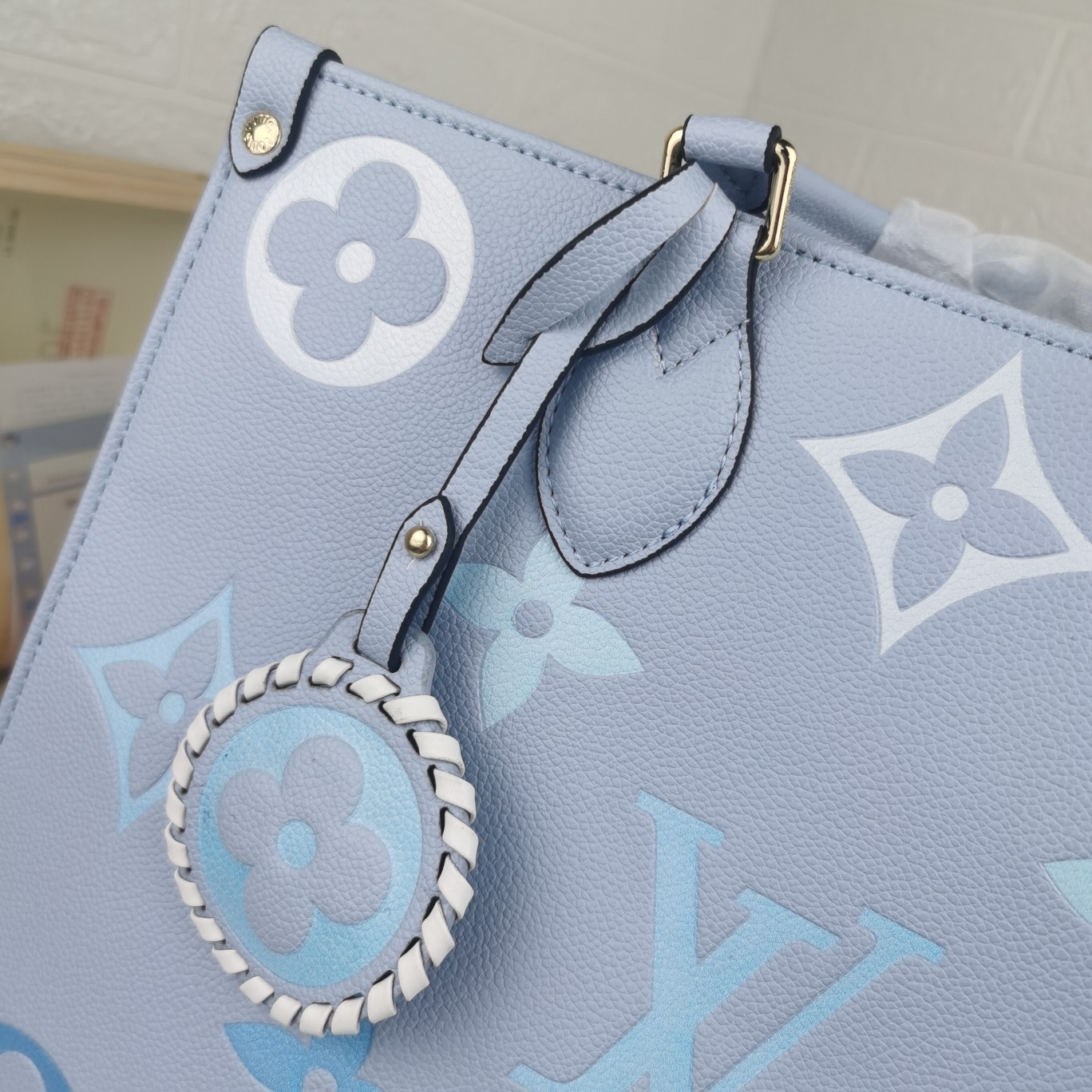 Louis Vuitton por la piscina-onthego mm azul/beige/rosa-3