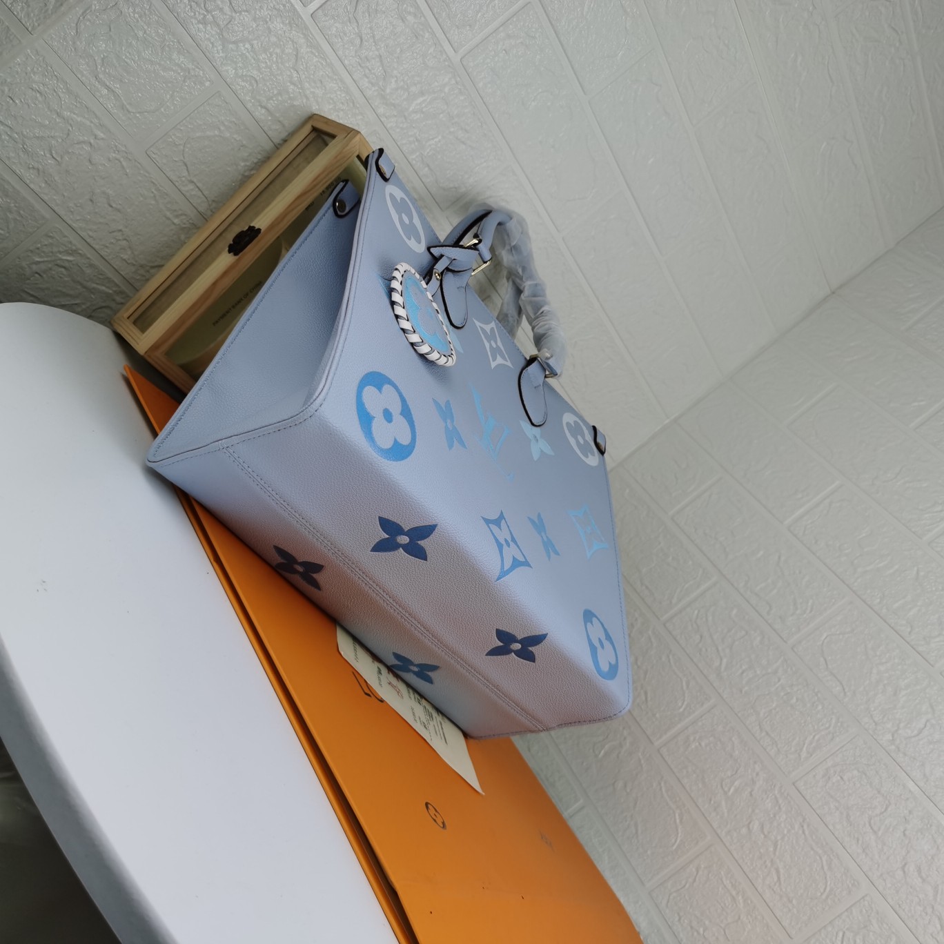 Louis Vuitton por la piscina-onthego mm azul/beige/rosa-7