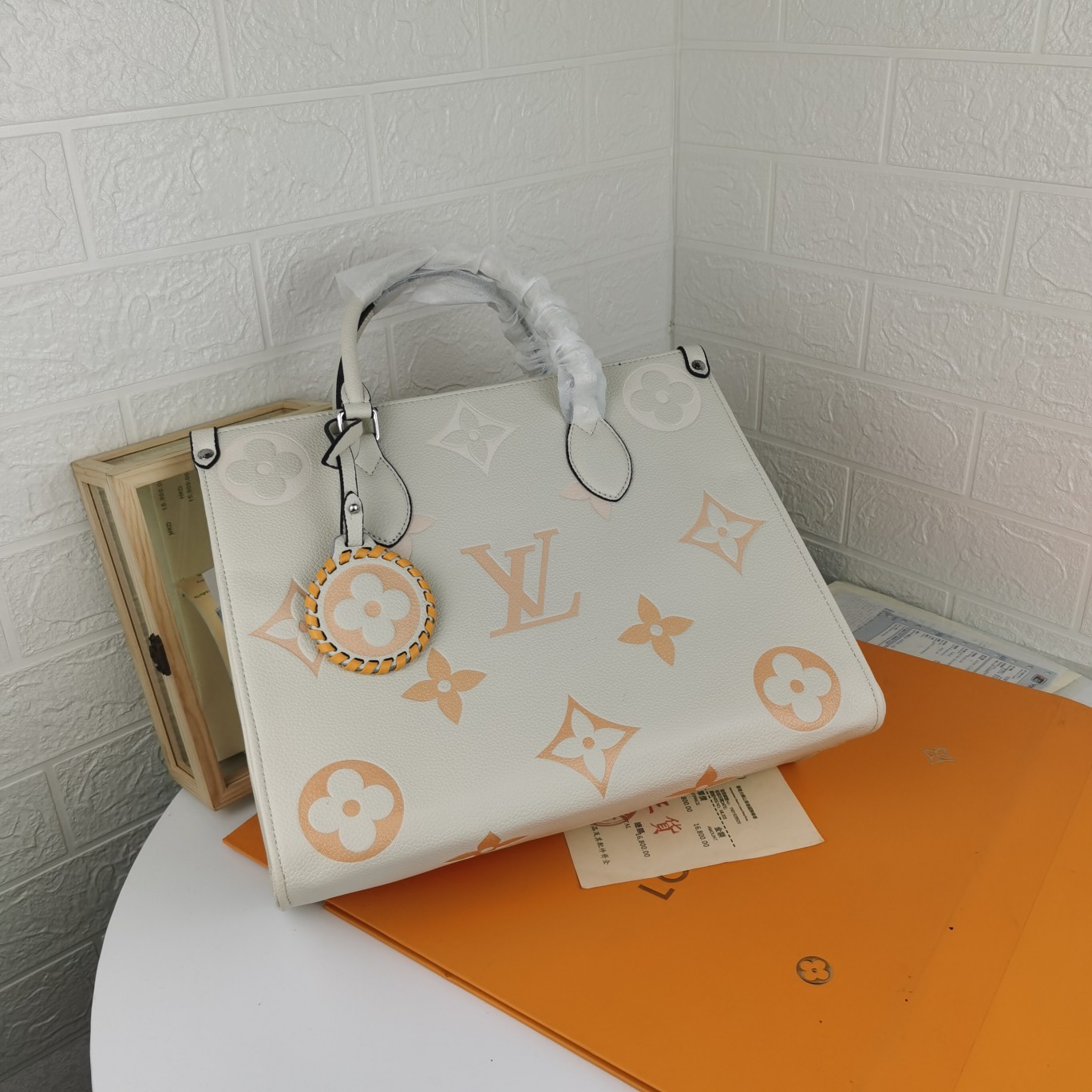 Louis Vuitton por la piscina-onthego mm azul/beige/rosa-11