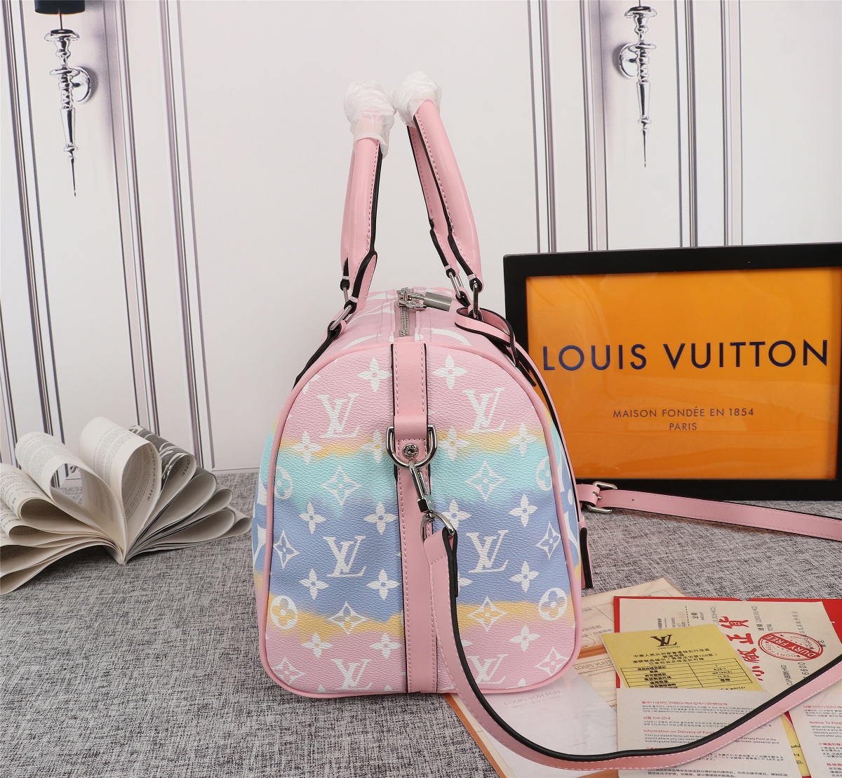 Louis Vuitton Escale Speedy Bandouliere 30 Pink/Red/Blue-1