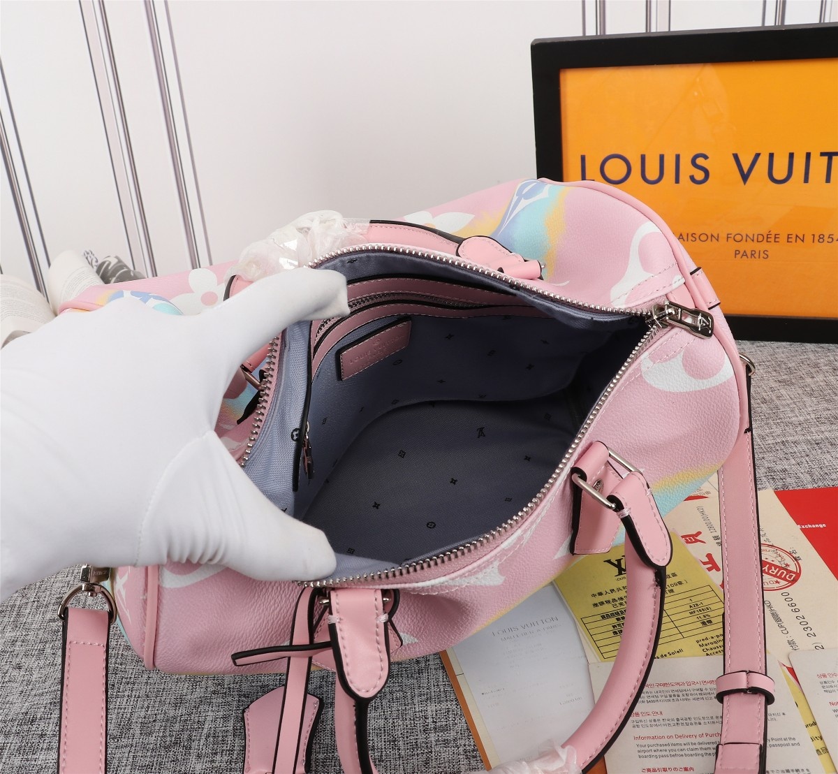 Louis Vuitton Escale Speedy Bandouliere 30 Pink/Red/Blue-3