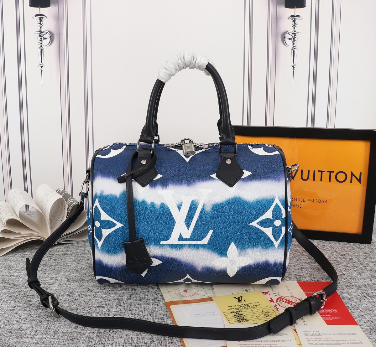 Louis Vuitton Escale Speedy Bandouliere 30 Pink/Red/Blue-4