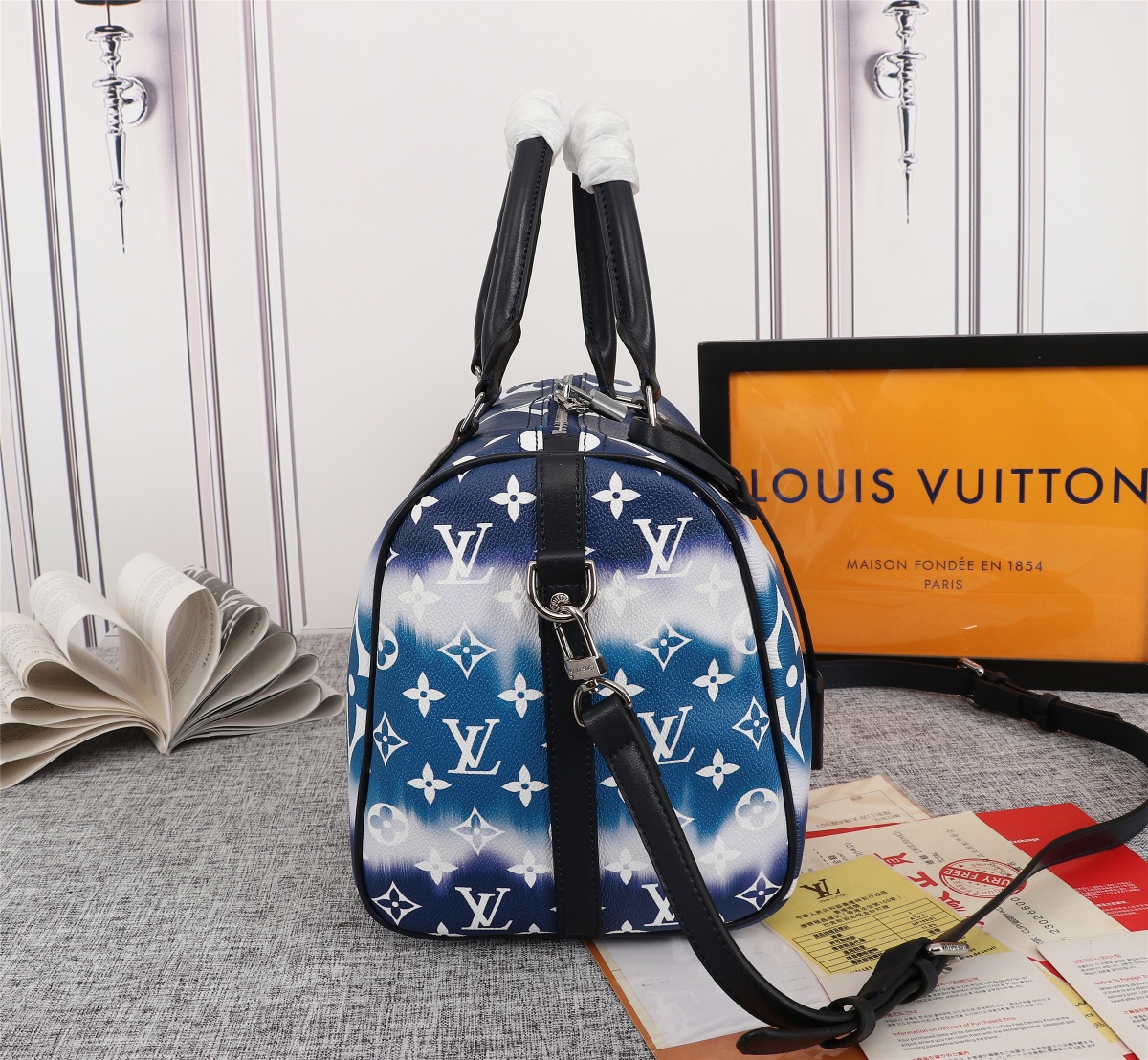 Louis Vuitton Escale Speedy Bandouliere 30 Pink/Red/Blue-5