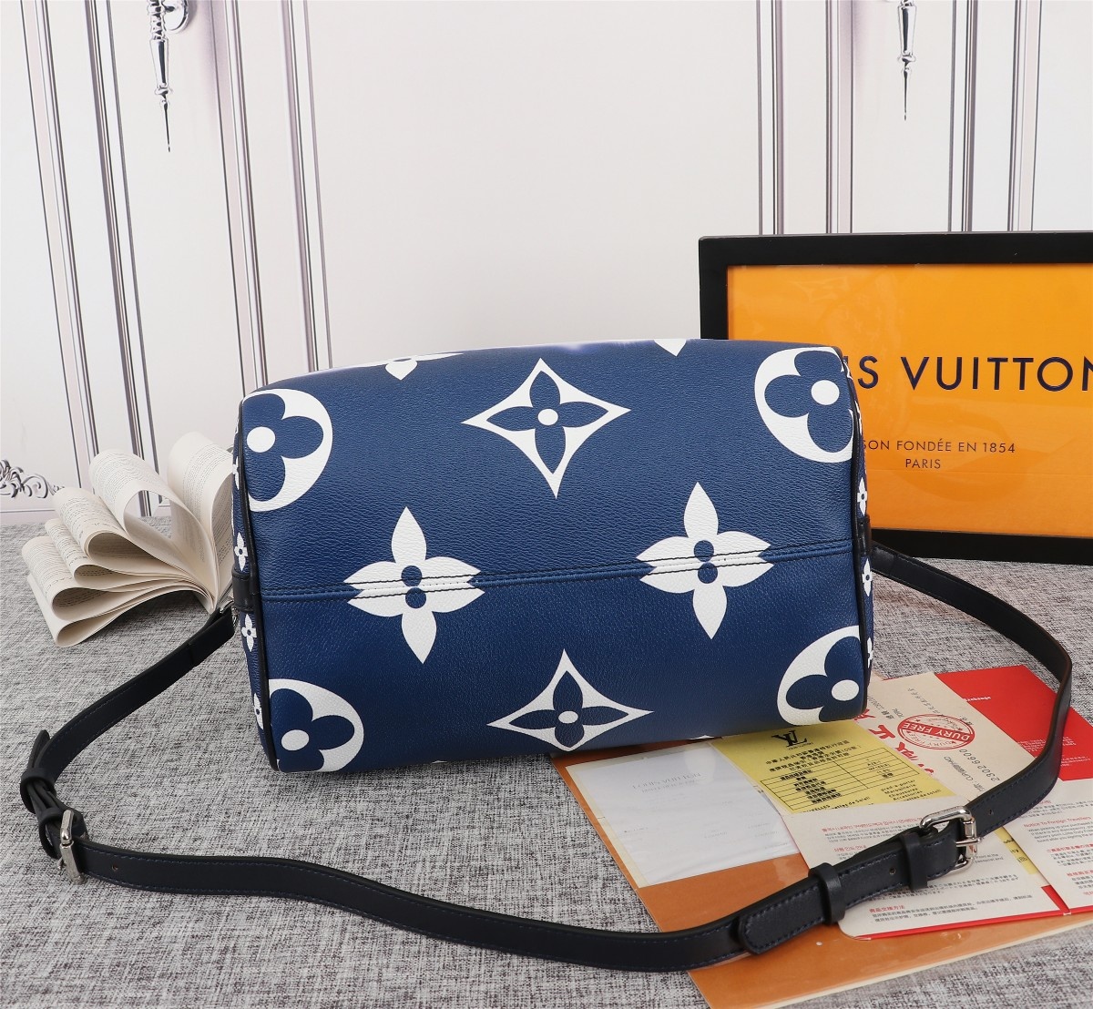 Louis Vuitton Escale Speedy Bandouliere 30 Pink/Red/Blue-6