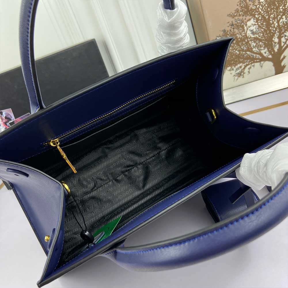 Bolsa Monocromática de cuero Saffiano de Prada Medium 1BA155 (66158) Vino-18