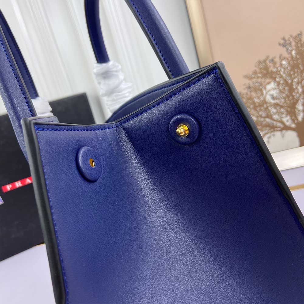 Bolsa Monocromática de cuero Saffiano de Prada Medium 1BA155 (66158) Vino-19