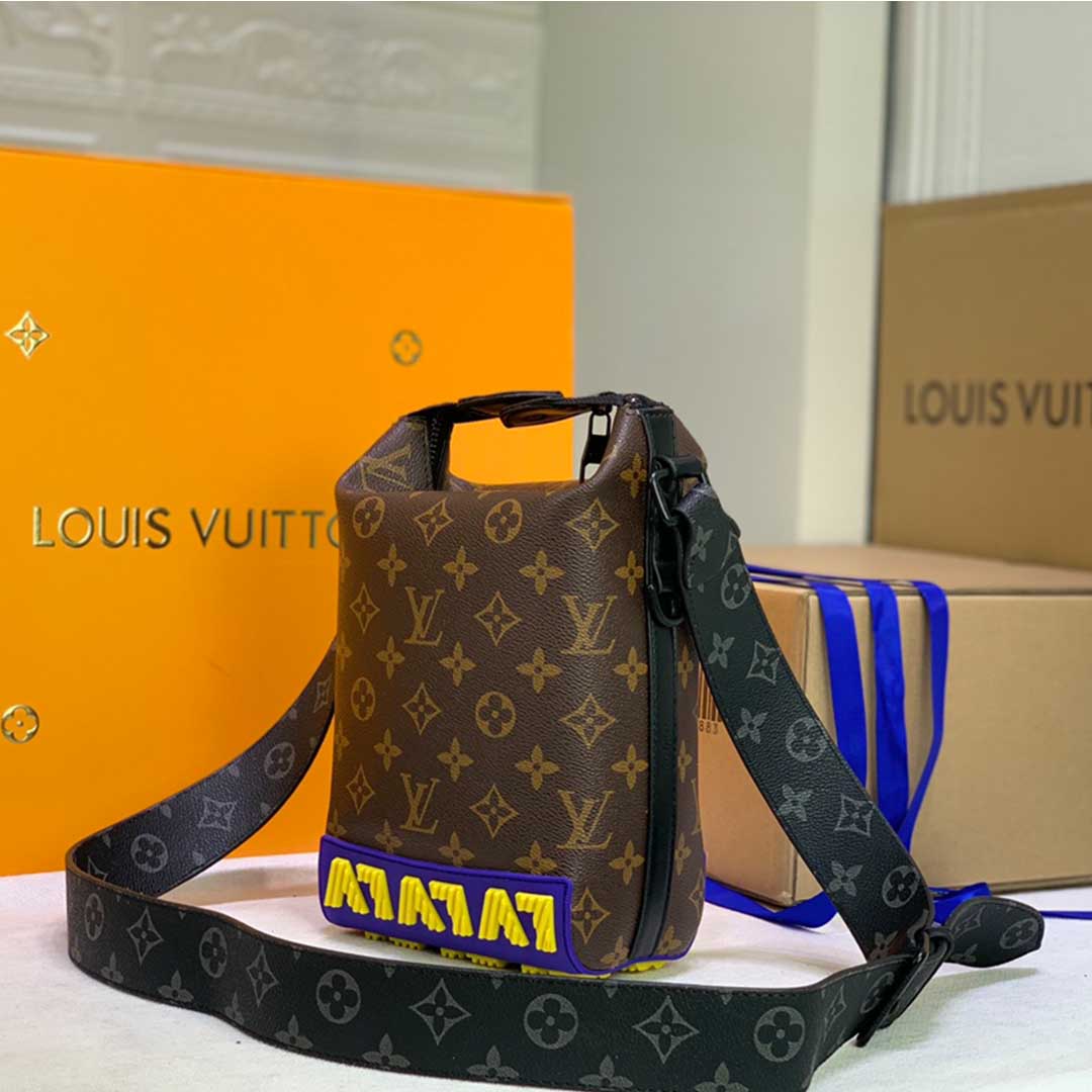 Louis Vuitton Rubber Collection-Cruiser Messenger M57966-5