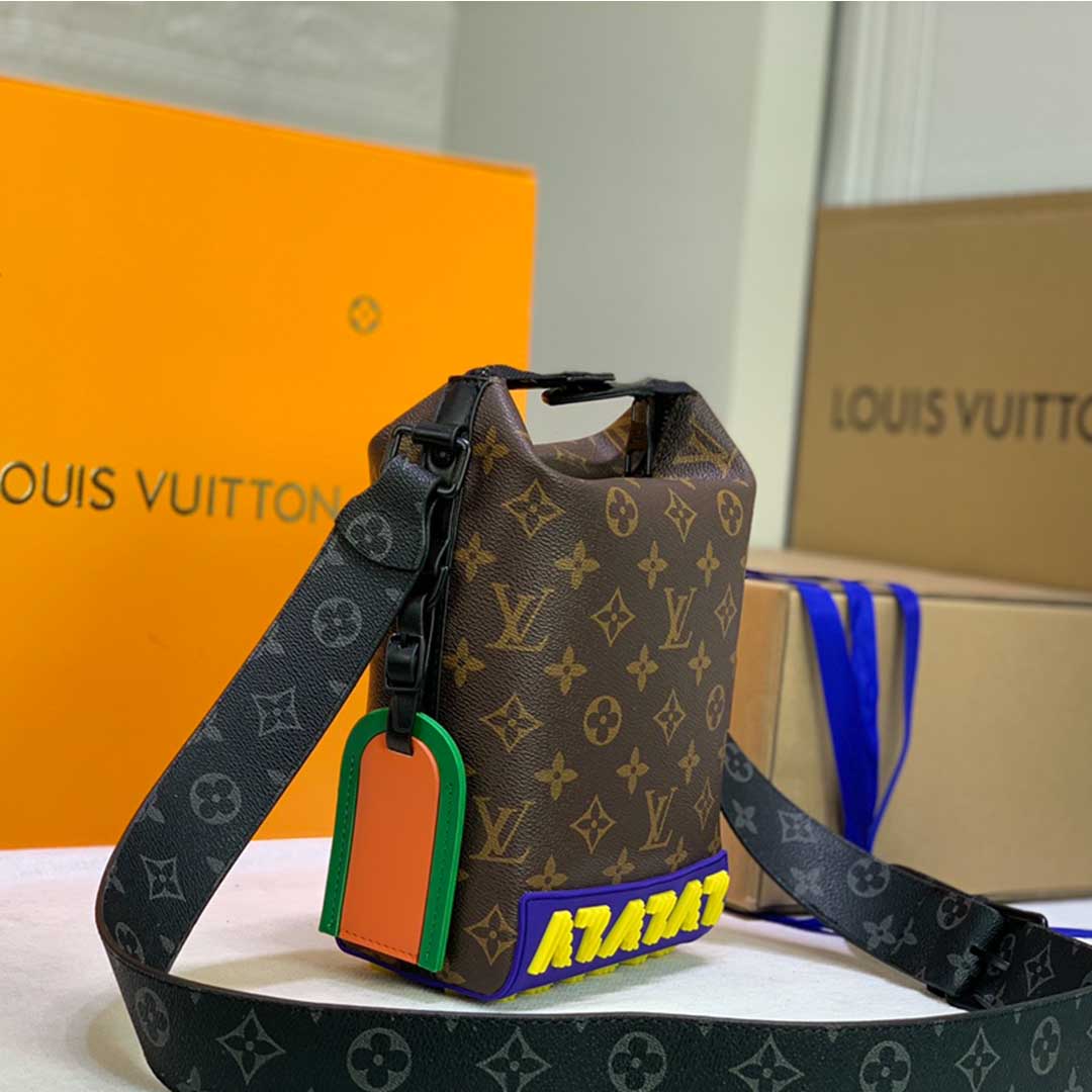 Louis Vuitton Rubber Collection-Cruiser Messenger M57966-6