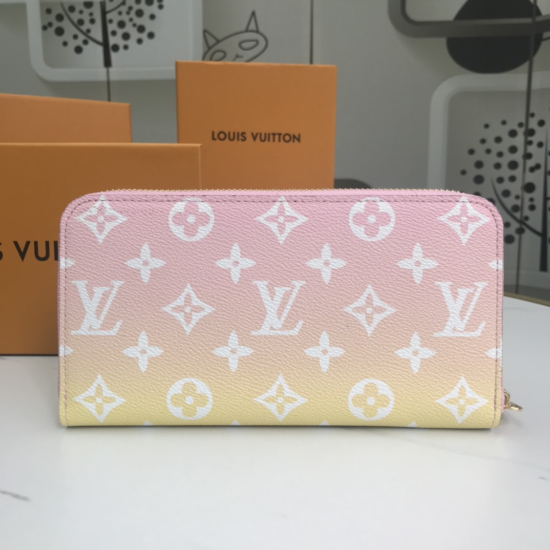 Louis Vuitton junto a la billetera de la piscina M80360-15