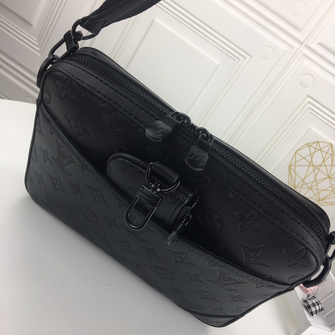 Louis Vuitton Trio Messenger en relieve M69443 White/Black-11