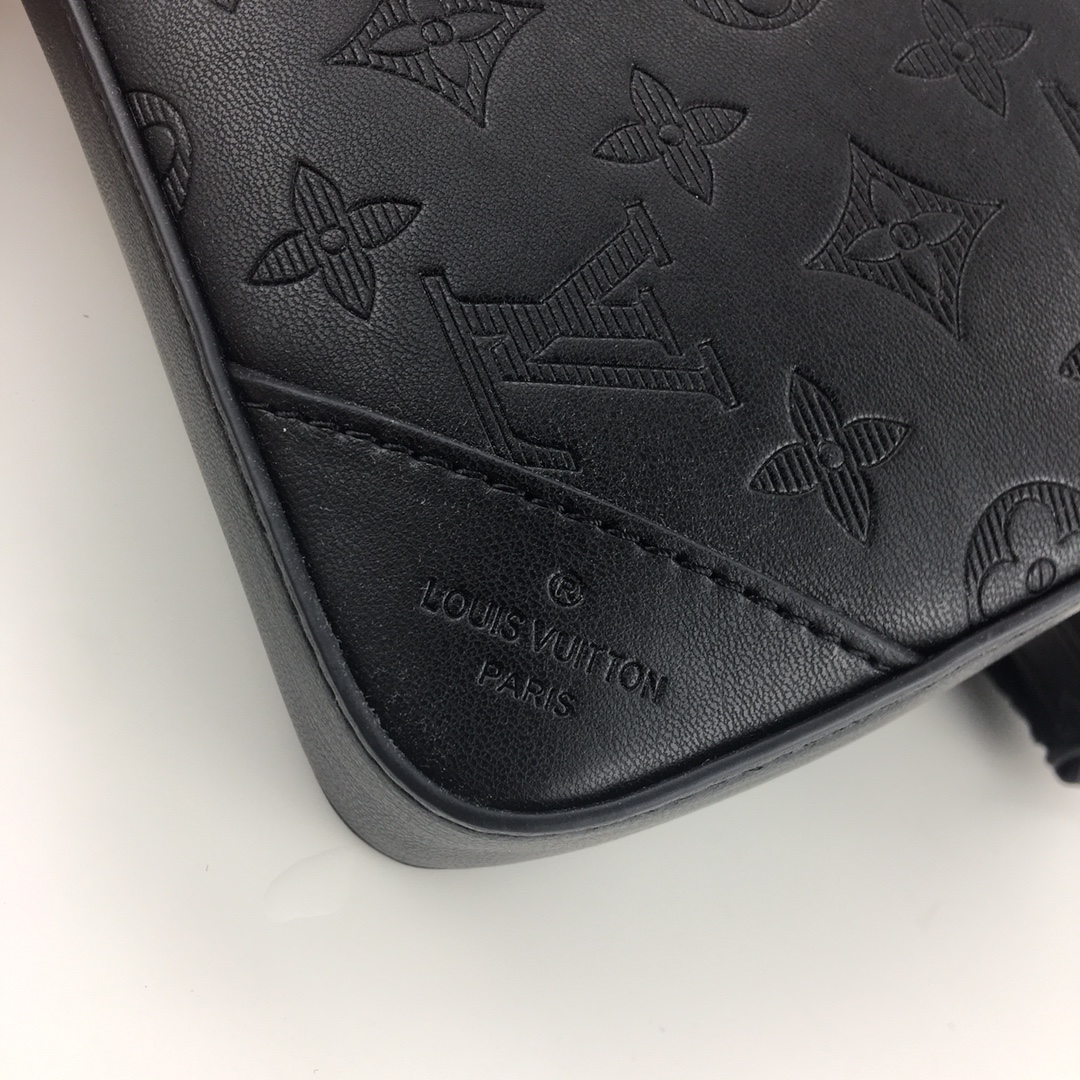 Louis Vuitton Trio Messenger en relieve M69443 White/Black-12
