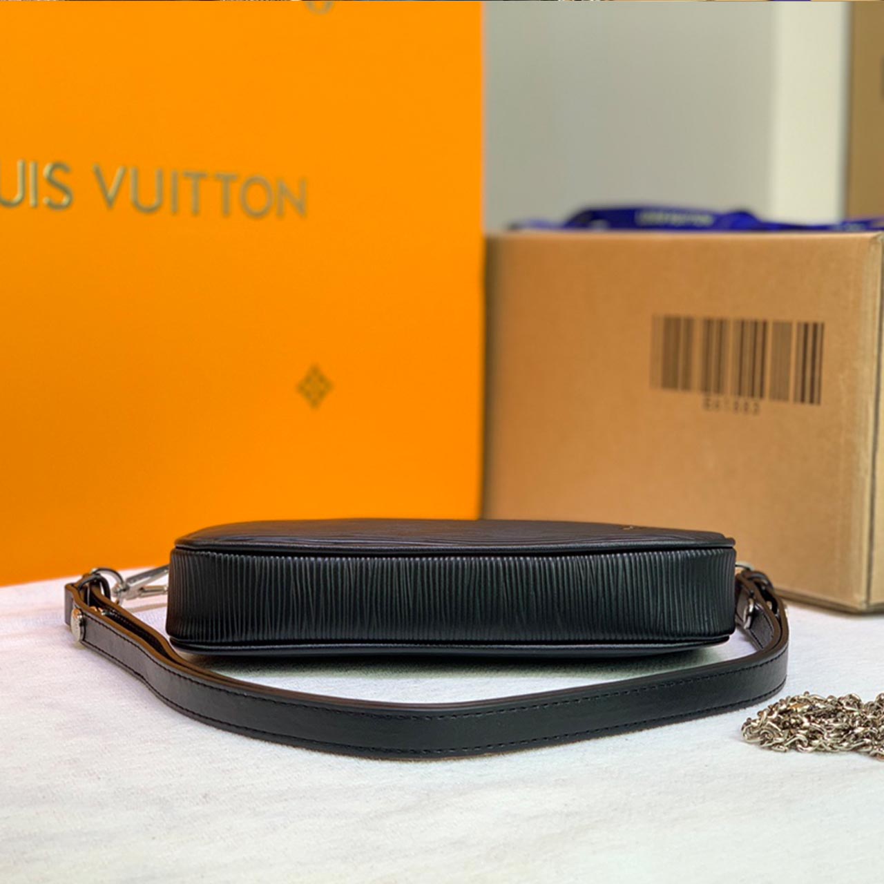 Louis Vuitton Easy Pouch en Strap Black/Beige M80471/M80479-5