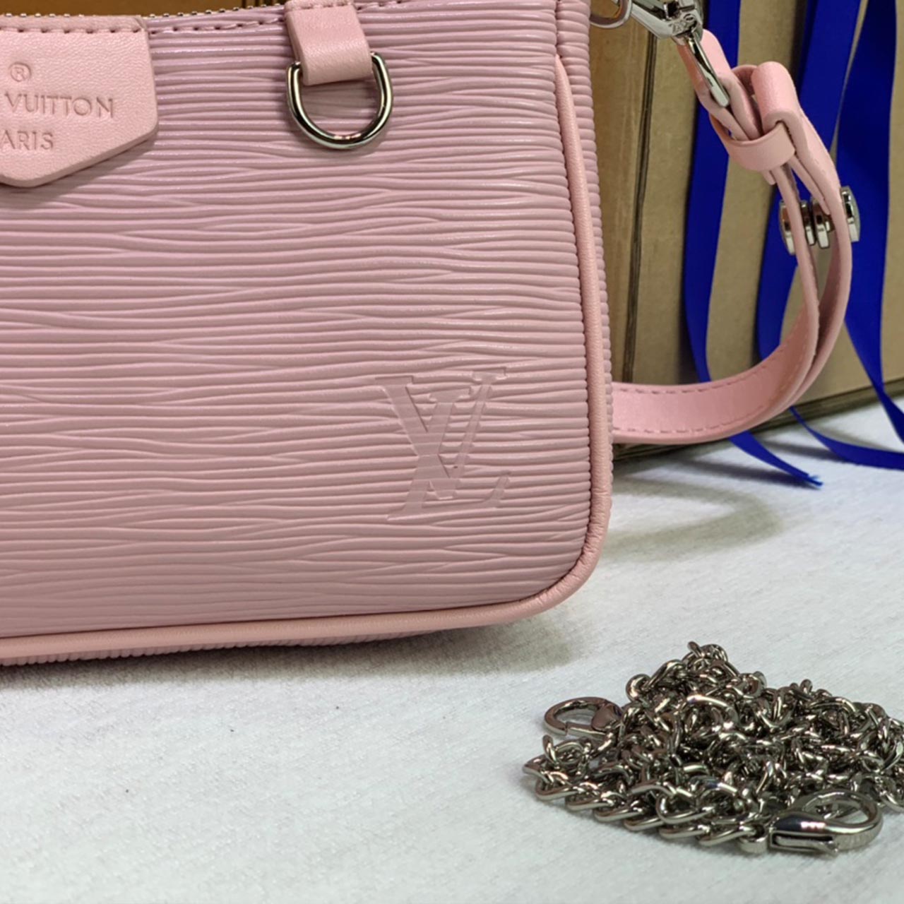 Louis Vuitton Easy Pouch en Strap Pink/Blue M80483/M80480-4