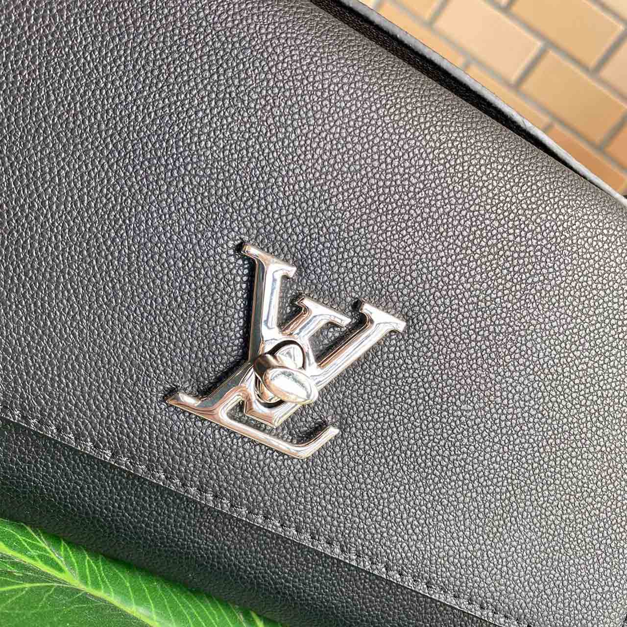 Louis Vuitton Lockme Clutch M56088 Negro-1