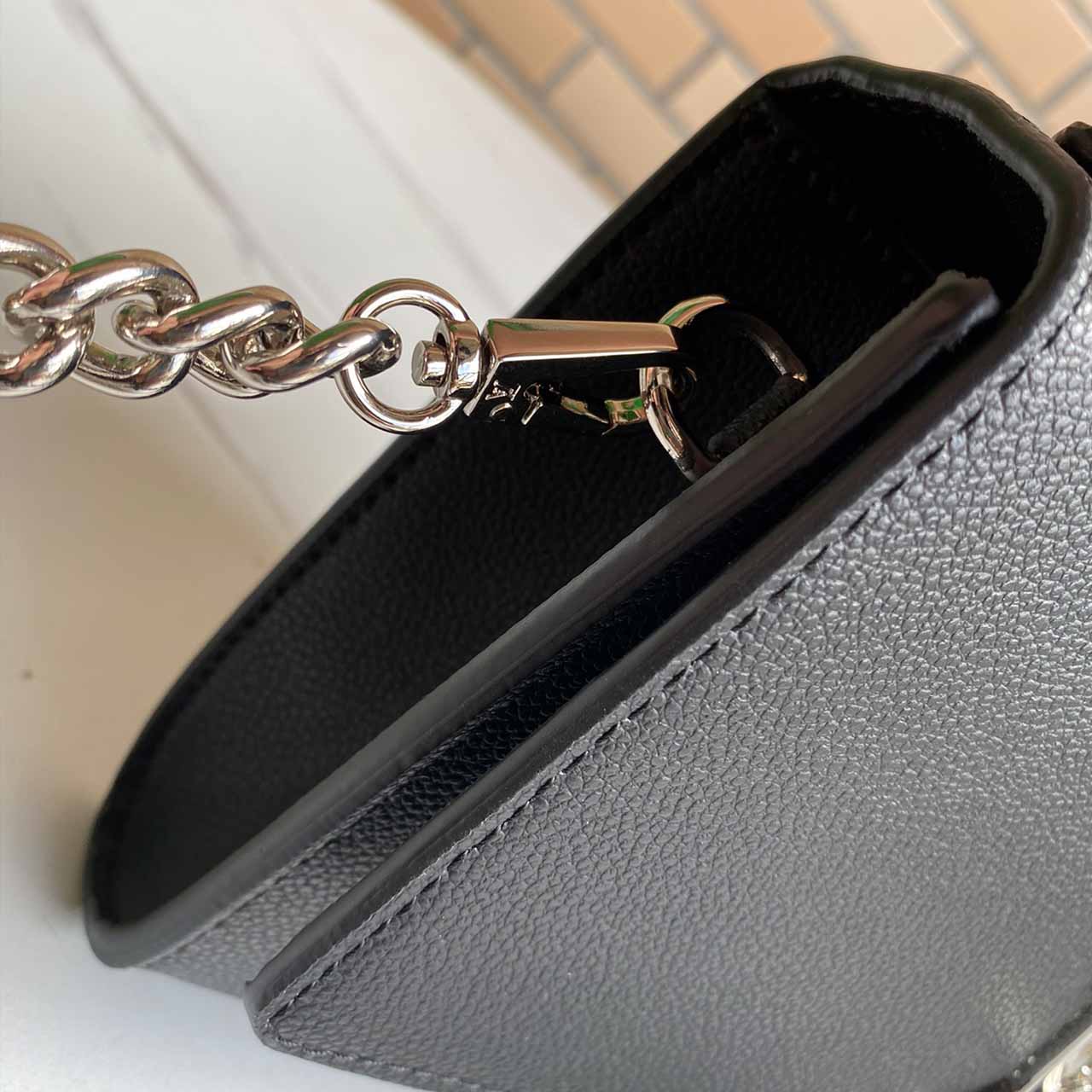Louis Vuitton Lockme Clutch M56088 Negro-2