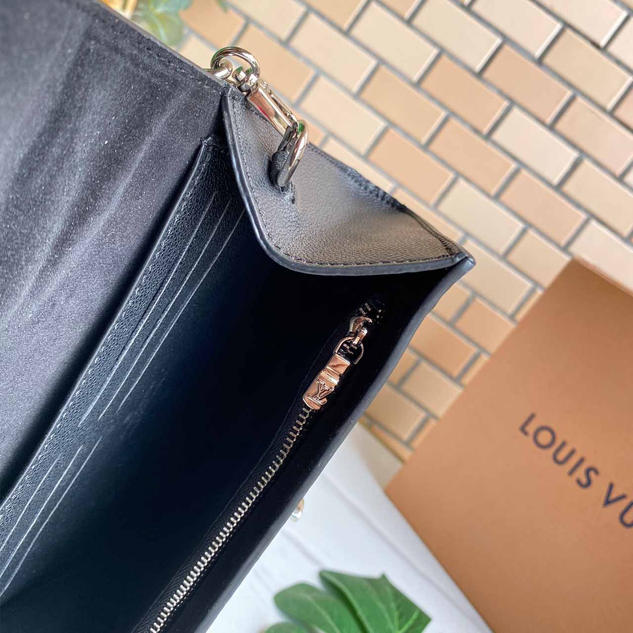 Louis Vuitton Lockme Clutch M56088 Negro-3