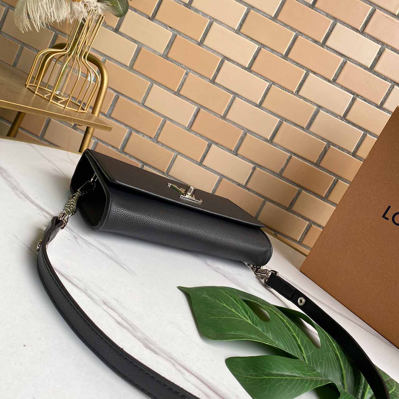 Louis Vuitton Lockme Clutch M56088 Negro-4