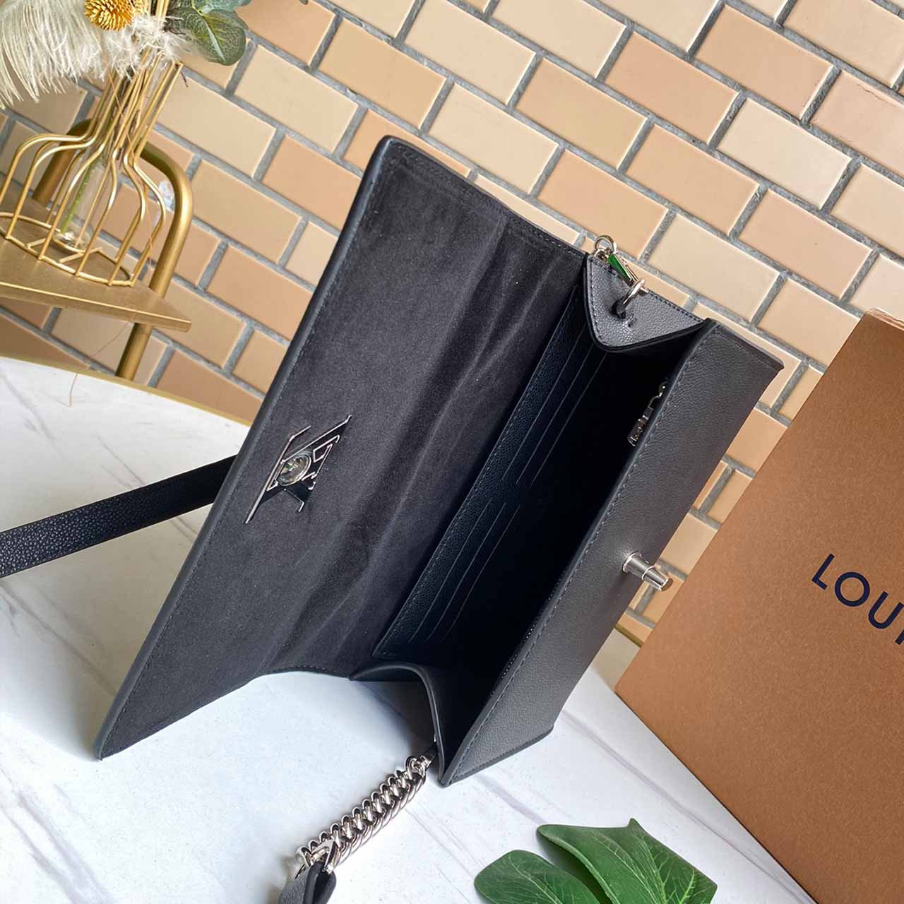 Louis Vuitton Lockme Clutch M56088 Negro-6