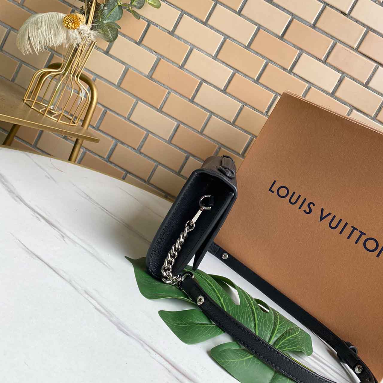 Louis Vuitton Lockme Clutch M56088 Negro-7