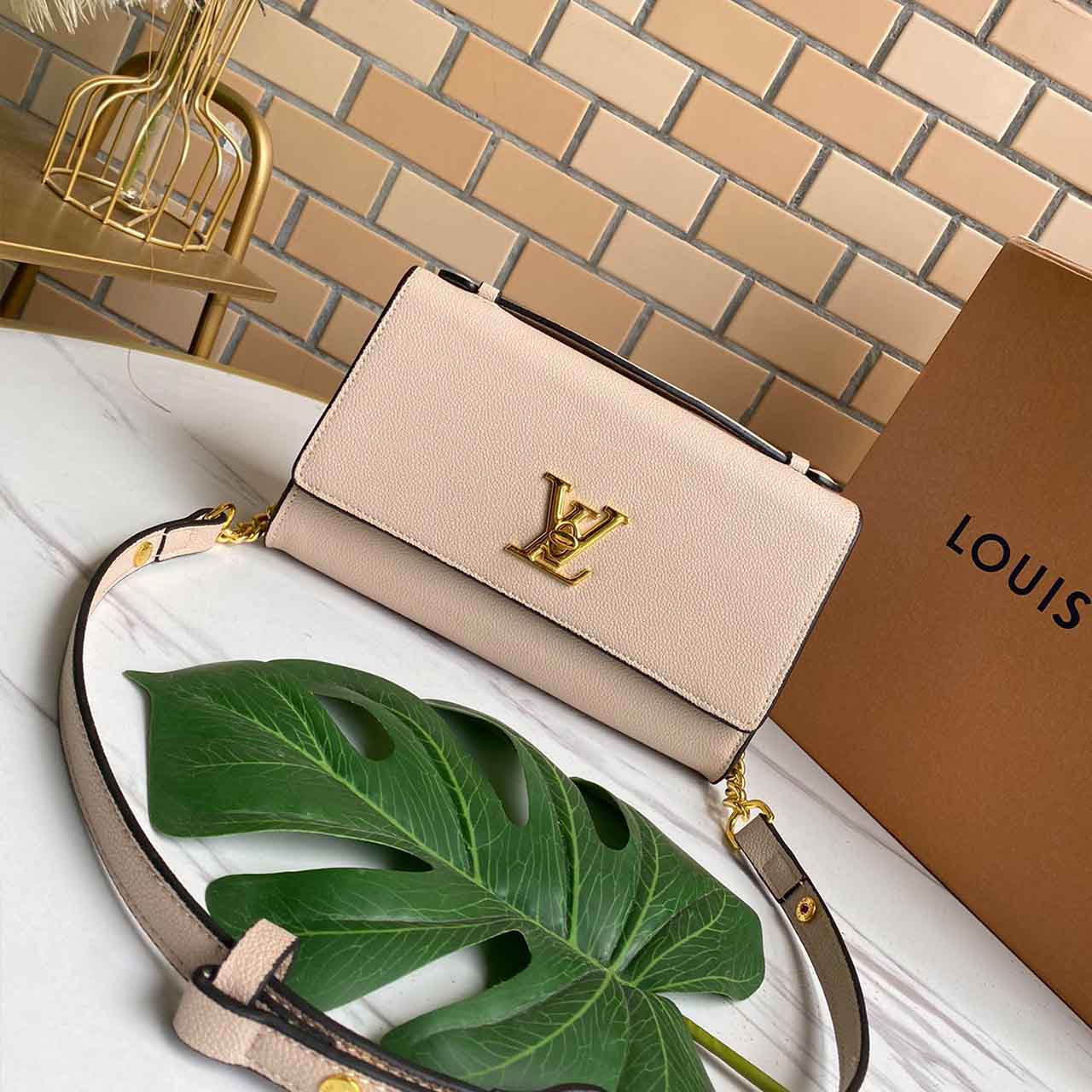 Louis Vuitton Lockme Clutch M56088 Negro-8