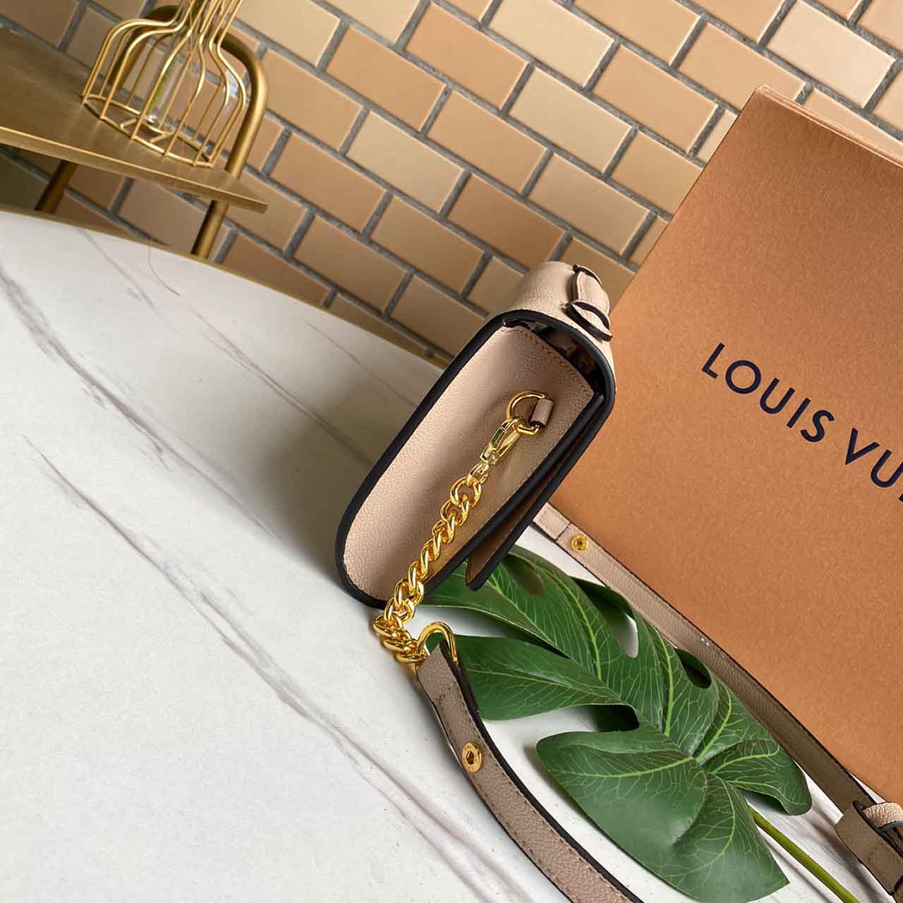 Louis Vuitton Lockme Clutch M56088 Negro-9