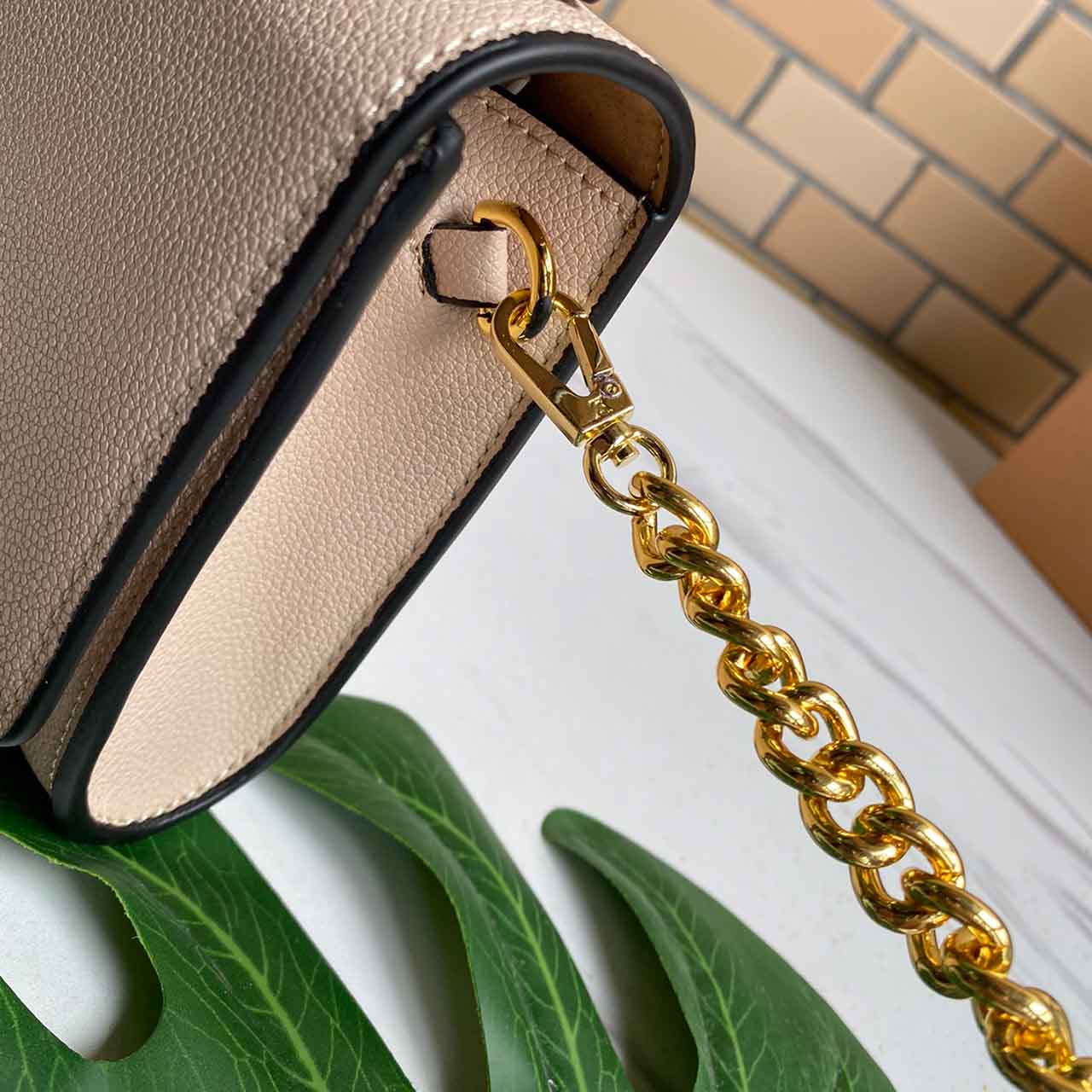 Louis Vuitton Lockme Clutch M56088 Negro-10