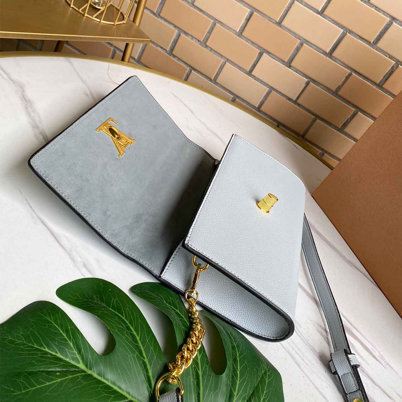 Louis Vuitton Lockme Clutch M56088 Negro-13