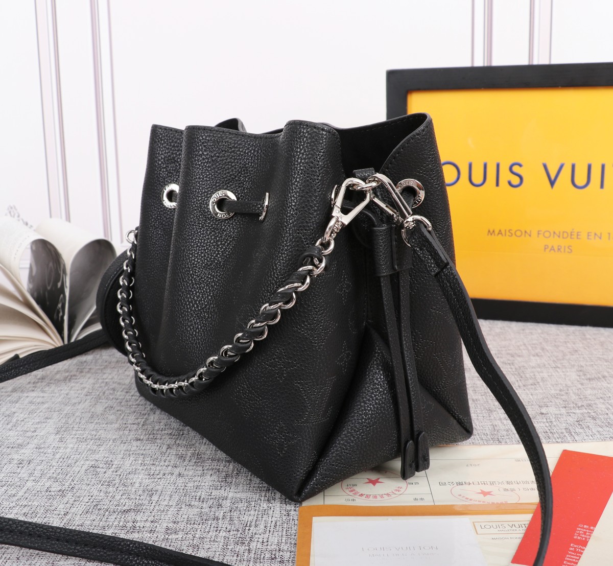 LOUIS VUITTON BELLA BACK BACK NEGRO/PINK/GRIS-2