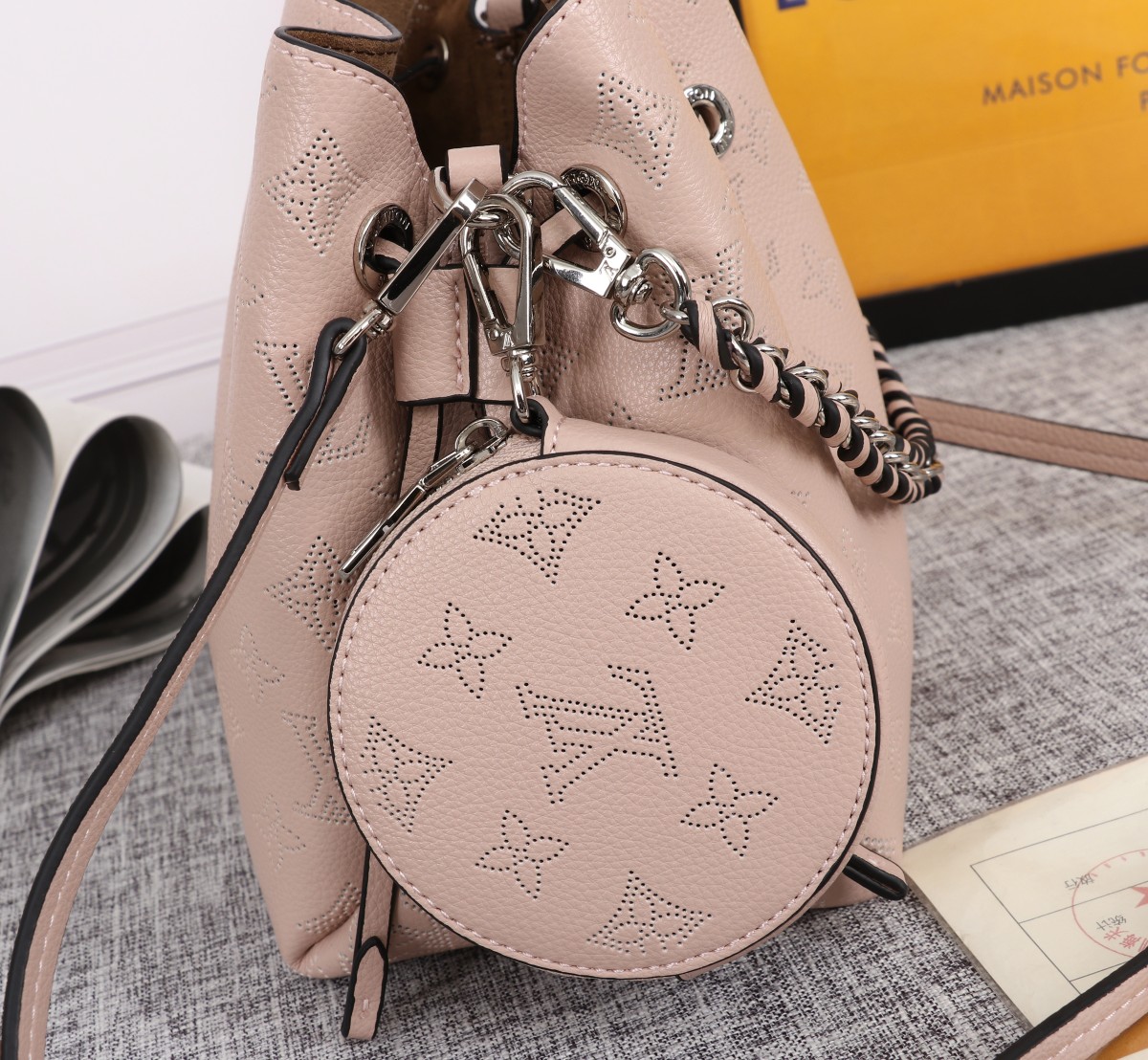 LOUIS VUITTON BELLA BACK BACK NEGRO/PINK/GRIS-11
