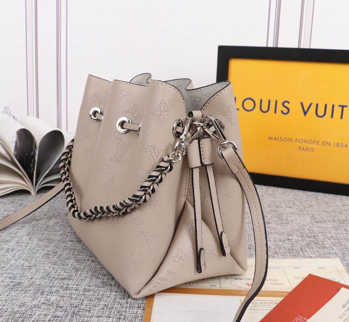 LOUIS VUITTON BELLA BACK BACK NEGRO/PINK/GRIS-14