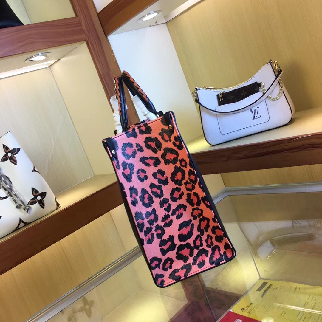 Luis Vuitton Leopard-Impint Sides Onthgo Black/Brown-1