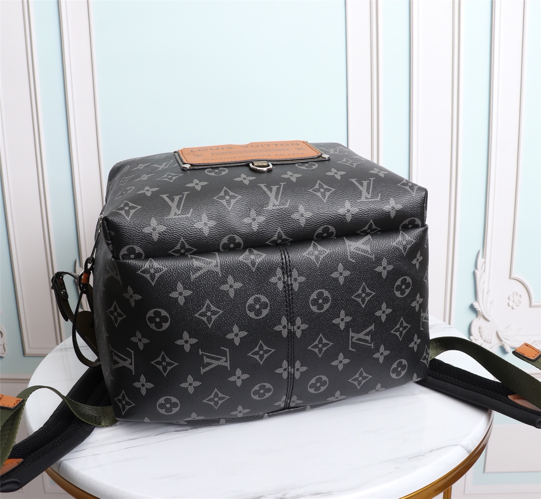 Louis Vuitton Discovery Backpack M45218-4