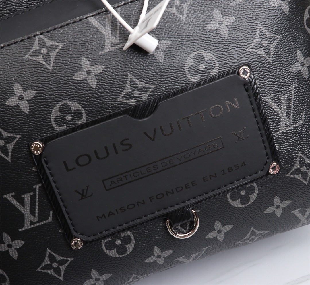 Louis Vuitton Discovery Backpack M45218-7