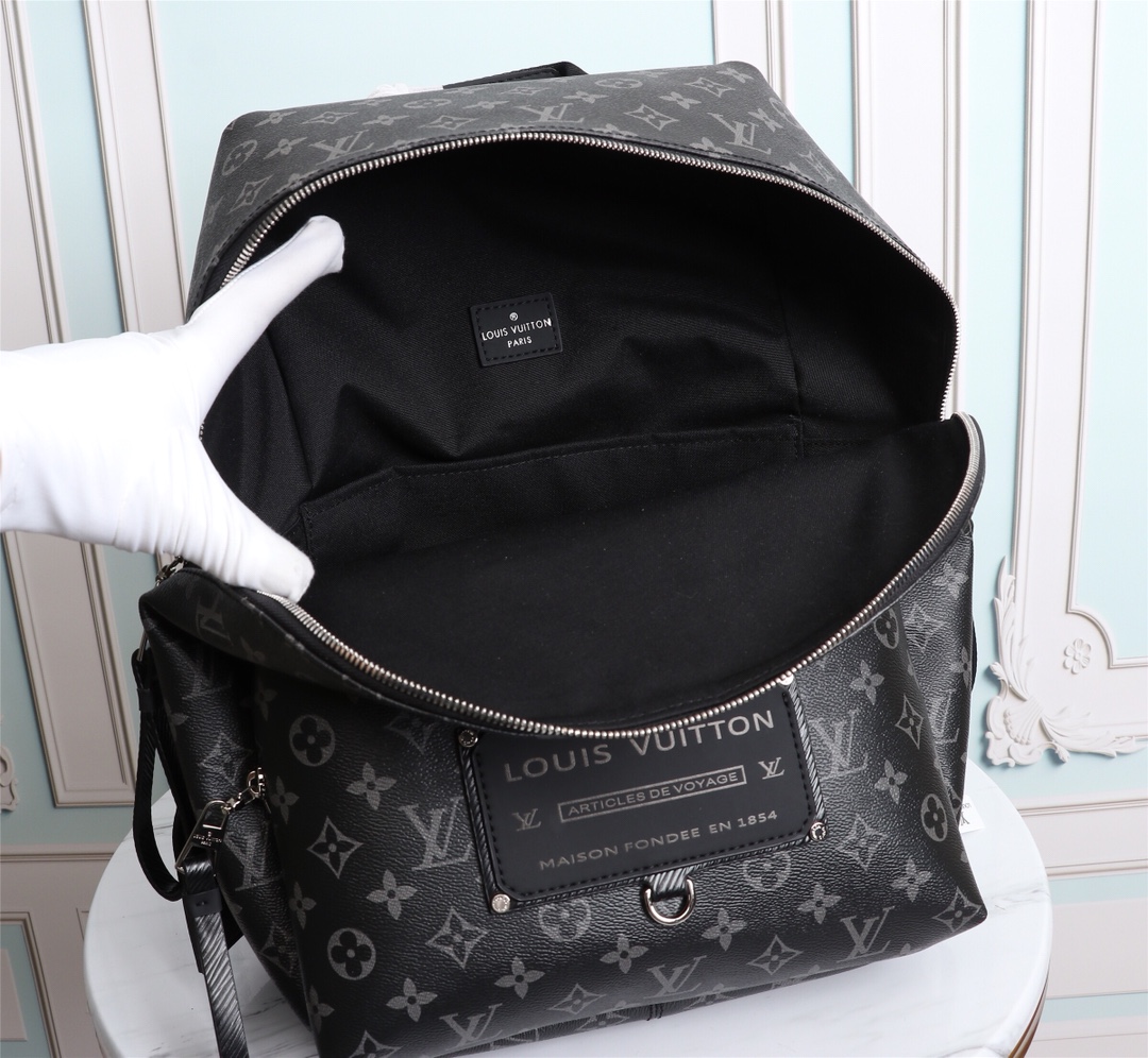 Louis Vuitton Discovery Backpack M45218-11