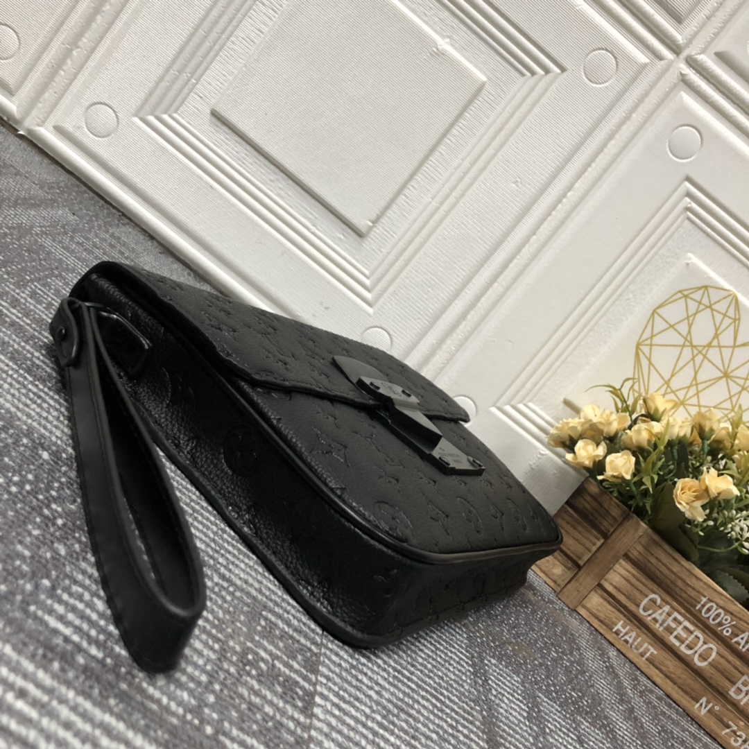 Louis Vuitton S Lock A4 Pouch M80560-3