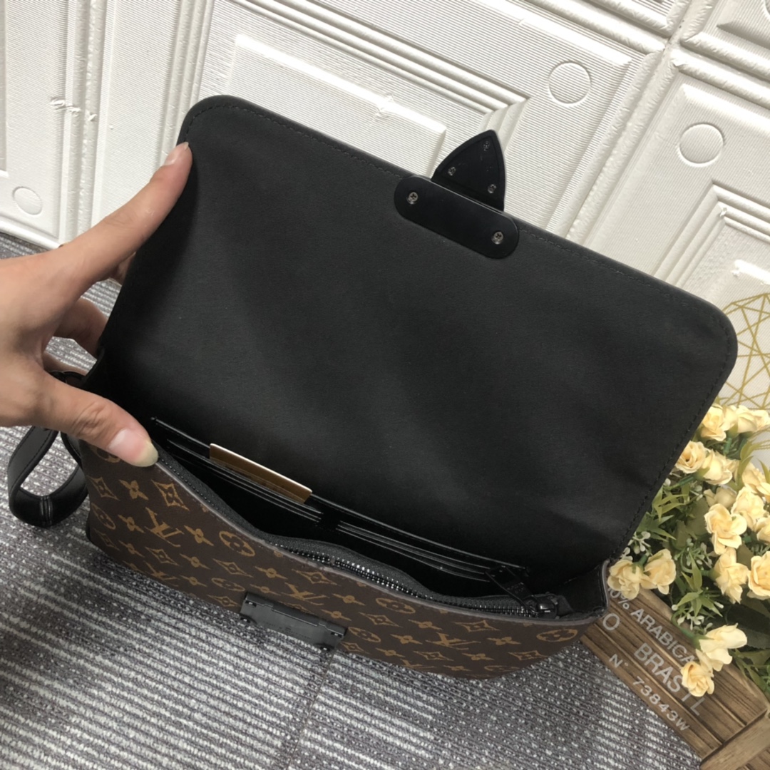 Louis Vuitton S Lock A4 Pouch M80560-16