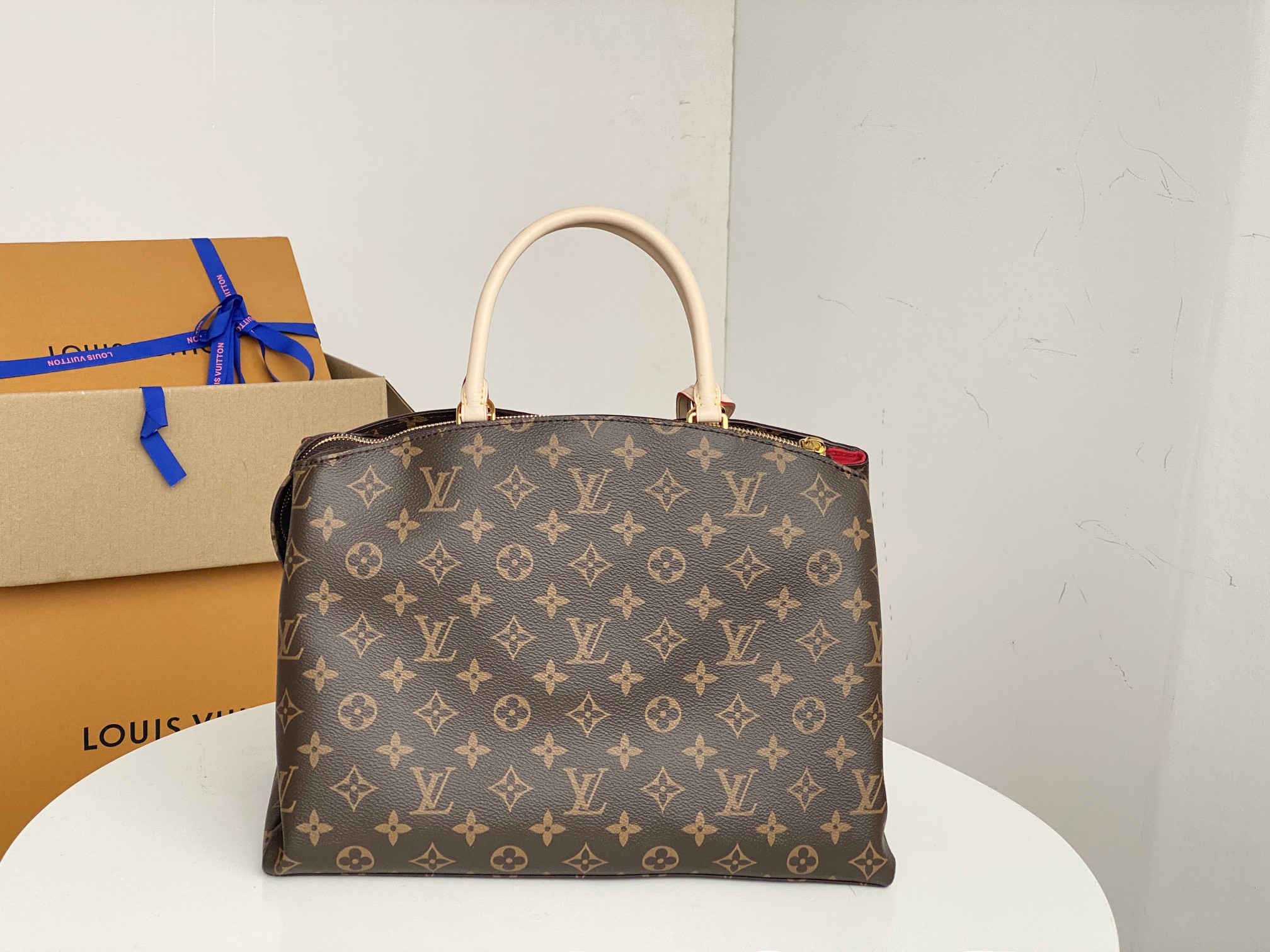 Louis Vuitton Grand Palais/Petit Palais M45900-2