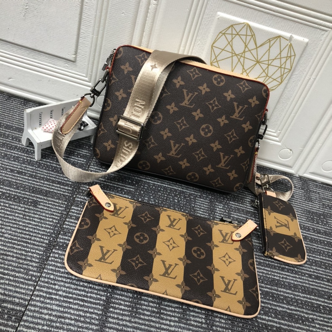 Louis Vuitton 3in1 Pochette Trio Messenger M69443-1