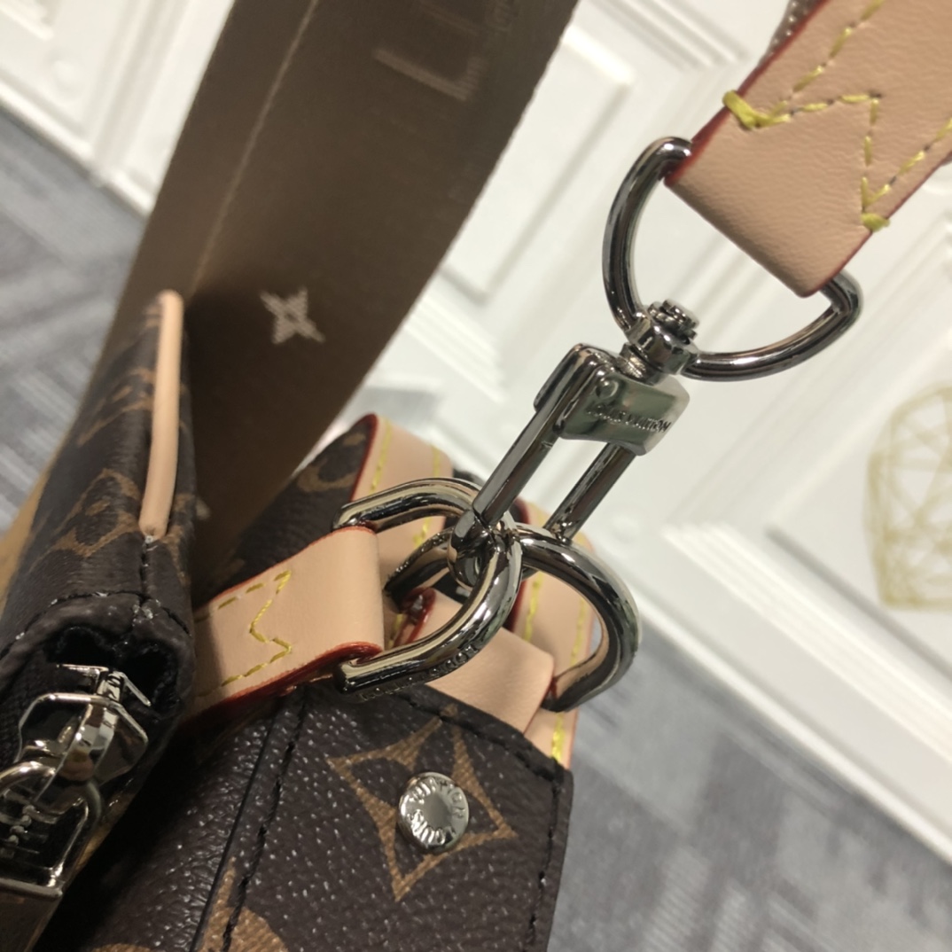 Louis Vuitton 3in1 Pochette Trio Messenger M69443-5
