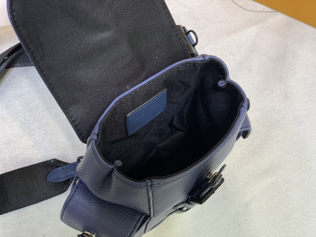 Louis Vuitton Christopher XS negro/azul/blanco-11