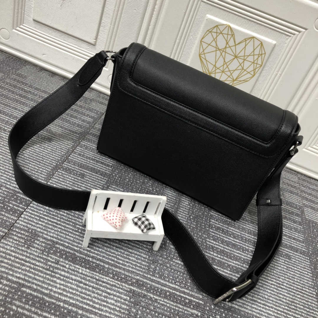 Louis Vuitton New Flap Messenger M30813-2