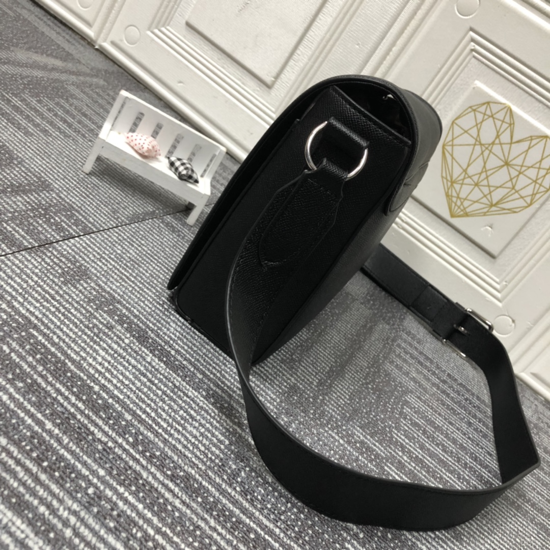 Louis Vuitton New Flap Messenger M30813-3