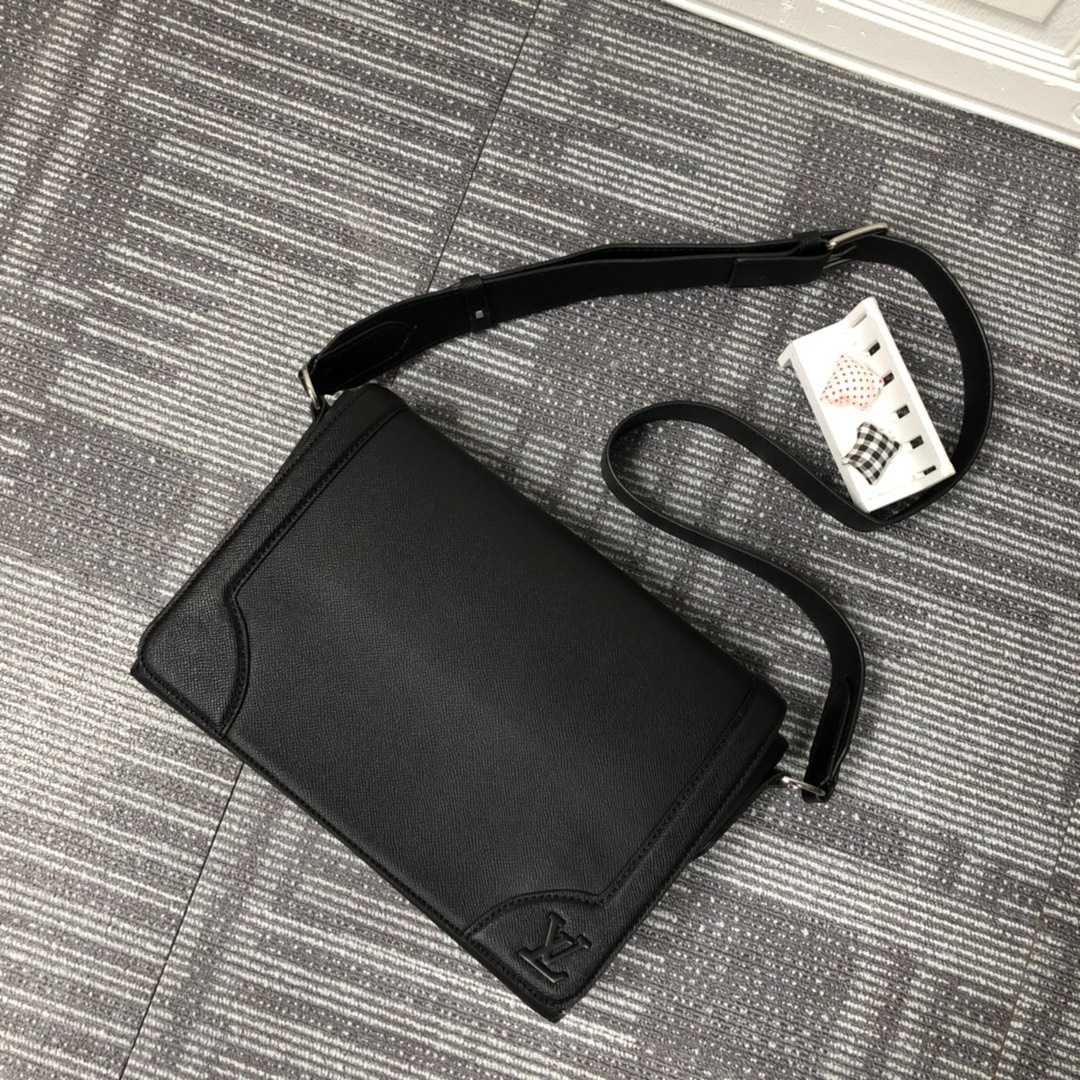 Louis Vuitton New Flap Messenger M30813-4