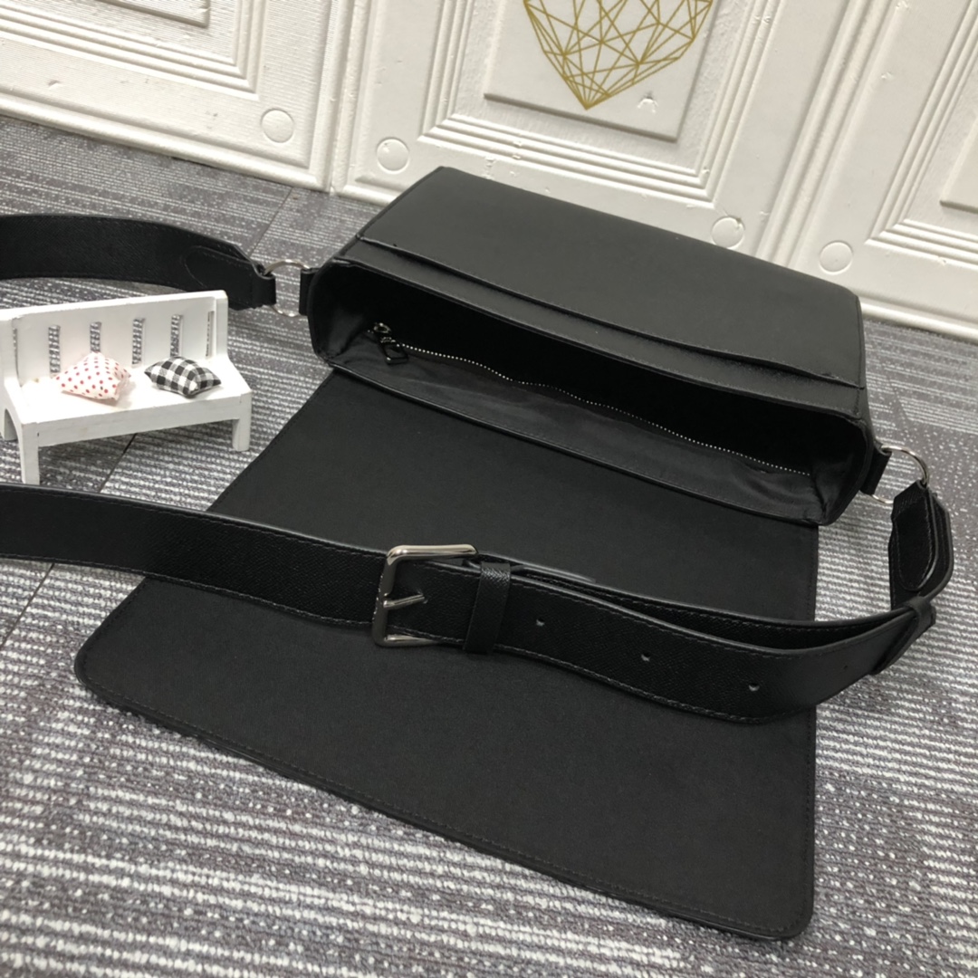 Louis Vuitton New Flap Messenger M30813-8