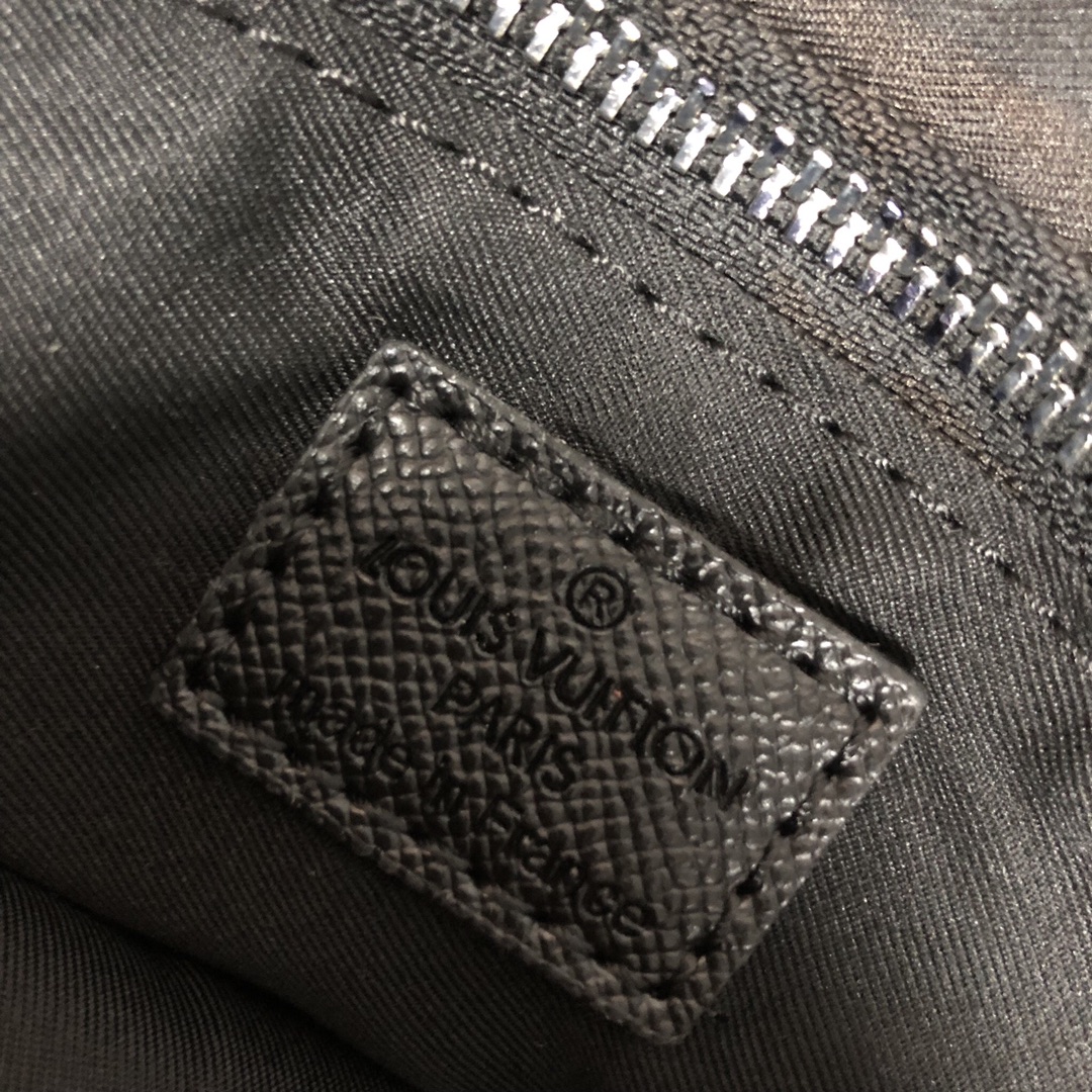 Louis Vuitton New Flap Messenger M30813-9
