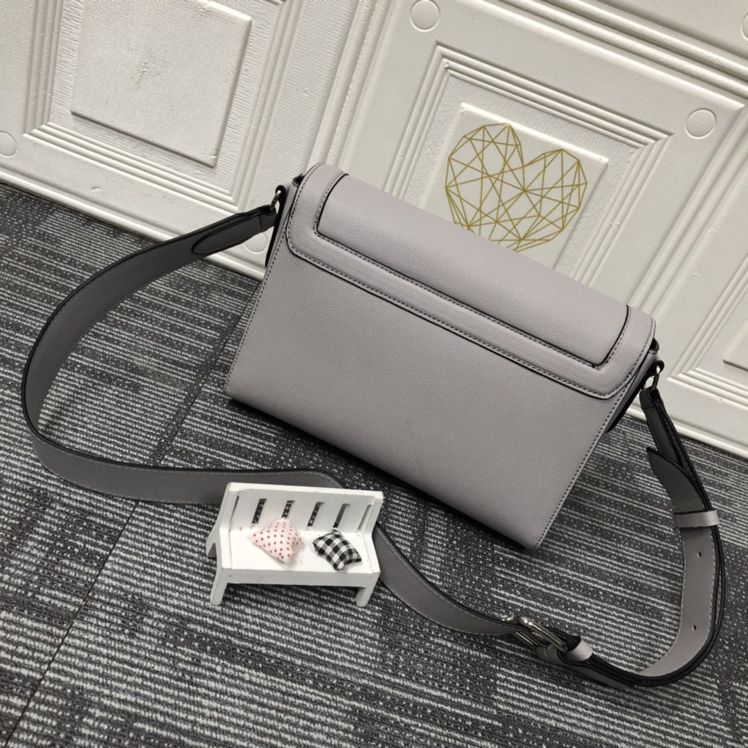 Louis Vuitton New Flap Messenger M30813-11