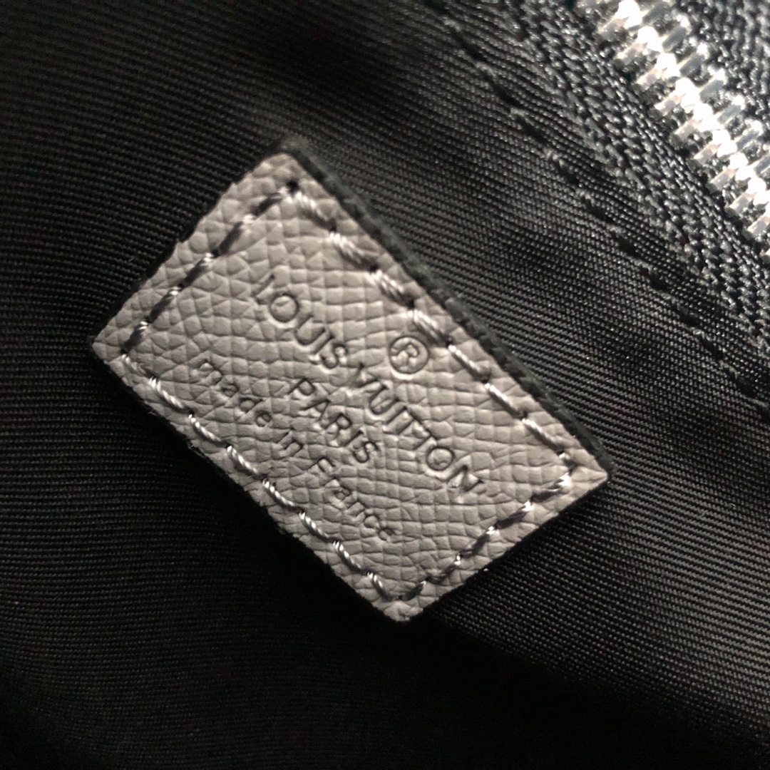 Louis Vuitton New Flap Messenger M30813-14
