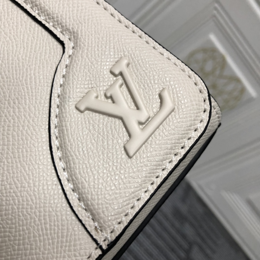 Louis Vuitton New Flap Messenger M30813-17