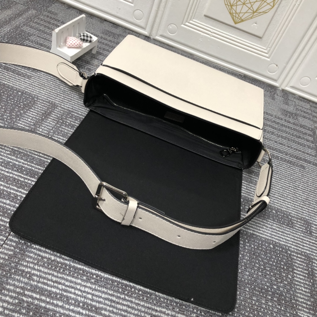 Louis Vuitton New Flap Messenger M30813-18