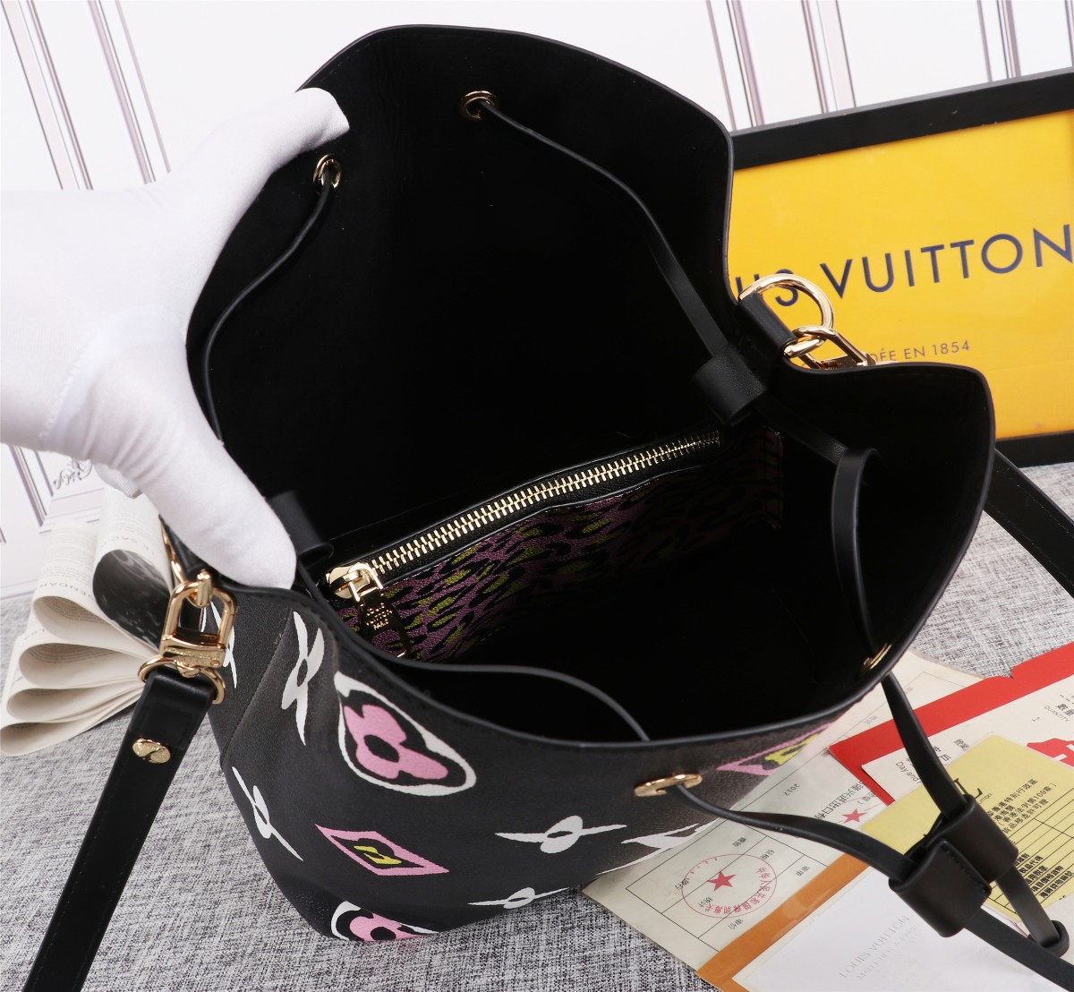 Louis Vuitton Neonoe MM Backet Bolsa Negro/Blanco-5